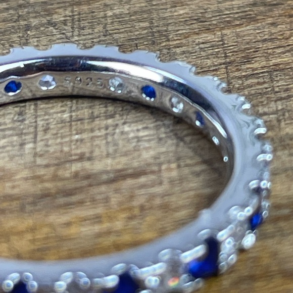 1 CARAT SAPPHIRE Eternity ring ! Silver .925. Size6 Blue & White - Picture 4 of 6